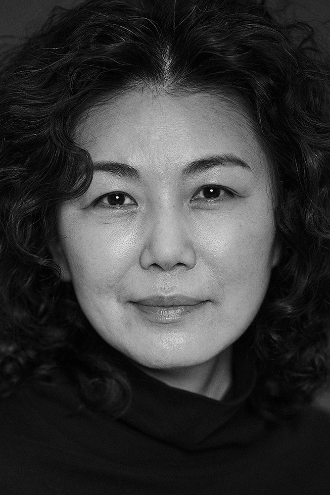안민영 as Hae Sung's Mom in Past Lives