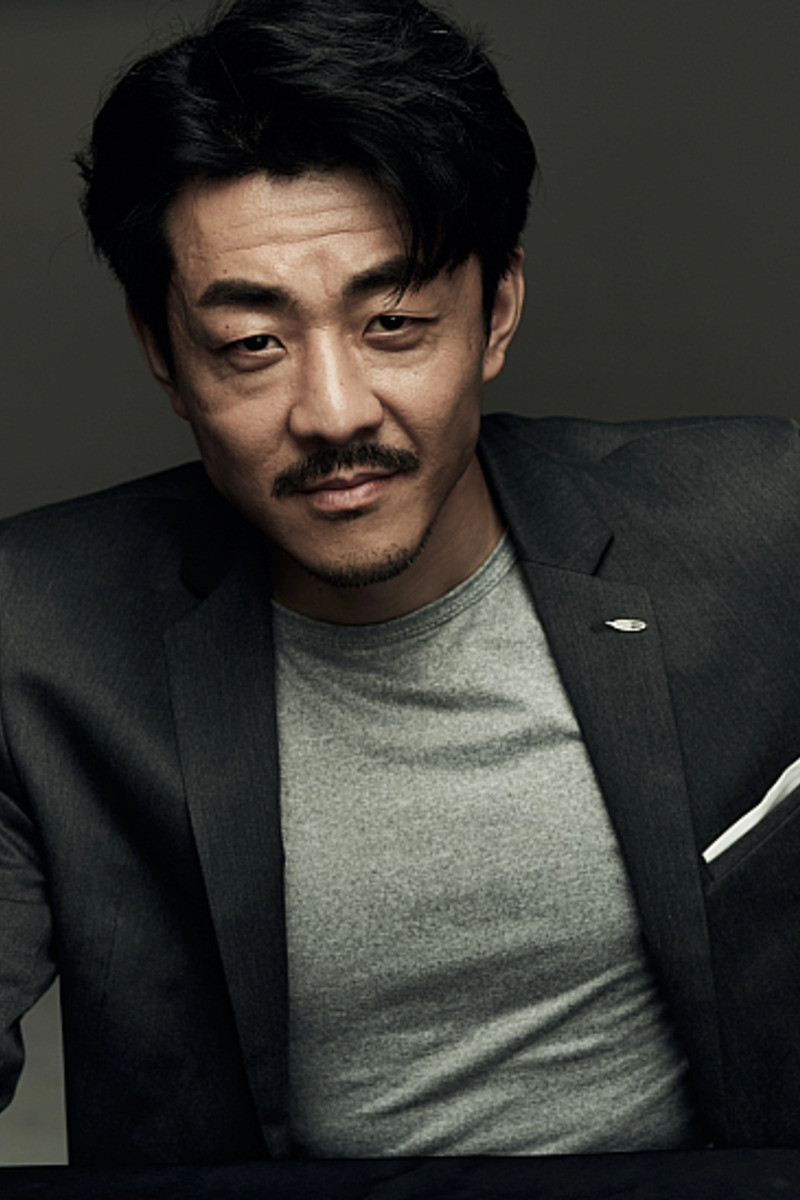 Mao Fan as Professor Chen in Golden Spider City