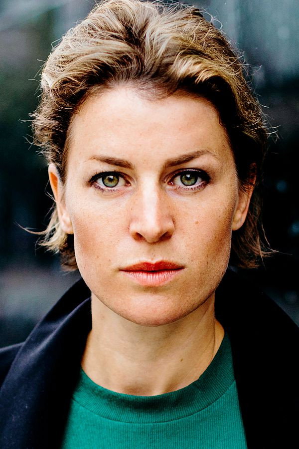 Miriam Morgenstern as Kira in Family Affairs - Gier nach Glück