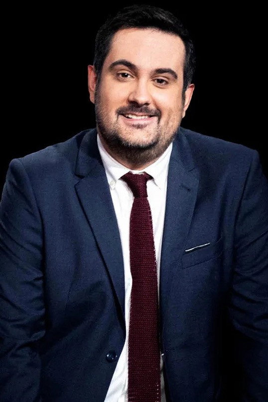 Renan Cros as Self - Panelist in Super Plan