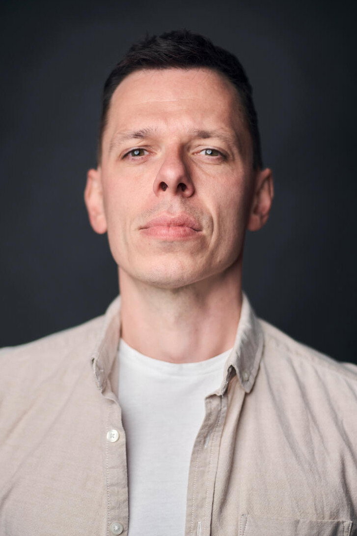 Lee Comley as Reporter in Ghost