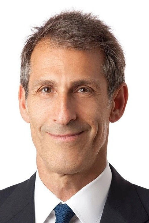Michael Lynton as Self in Exporting Raymond