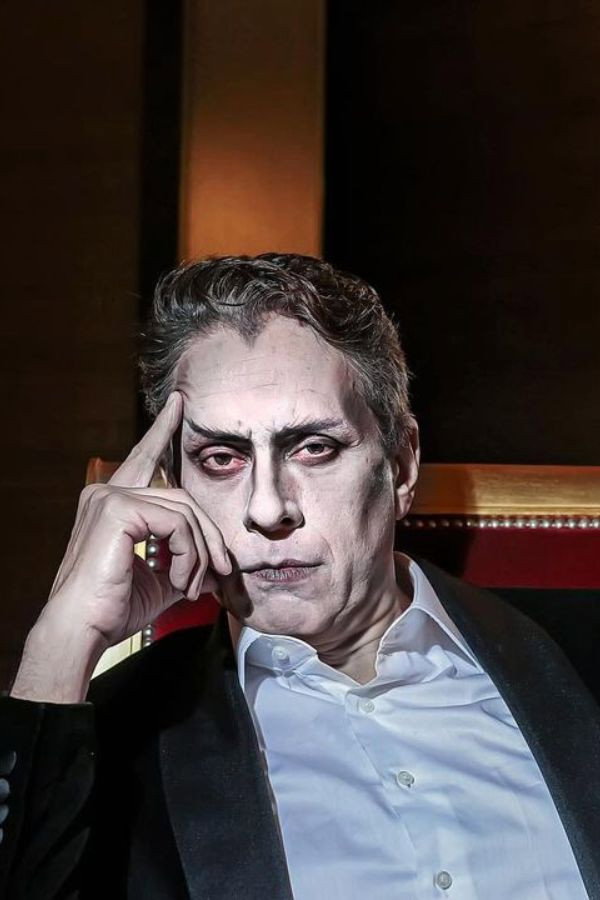 Juan Rodó as Dracula in Drácula, el musical