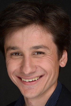 Дмитрий Бедерин as Стас in Crooked Mirror