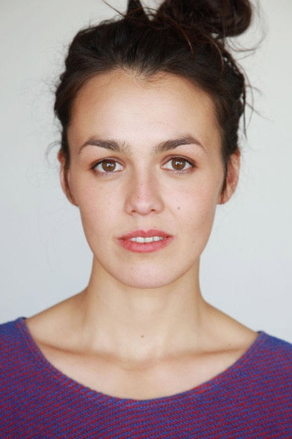 Lucie Heinze as Julia Schleicher in Eichwald, MdB