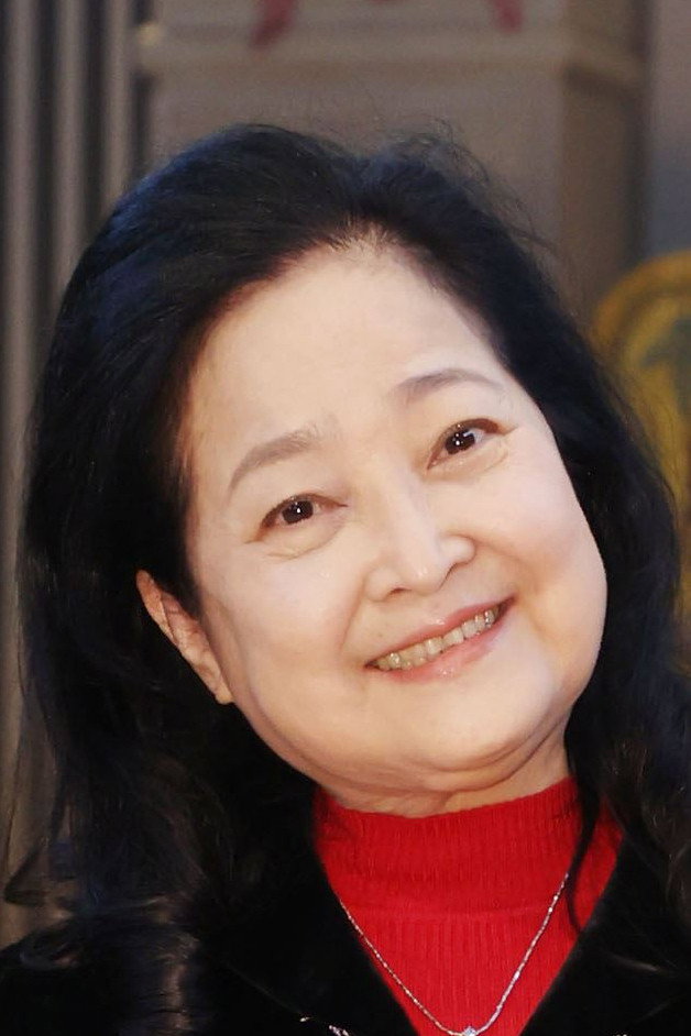 Pei Hsiao-lan as Lin Mei-Qi's Grandmother in Minxiong Haunted House