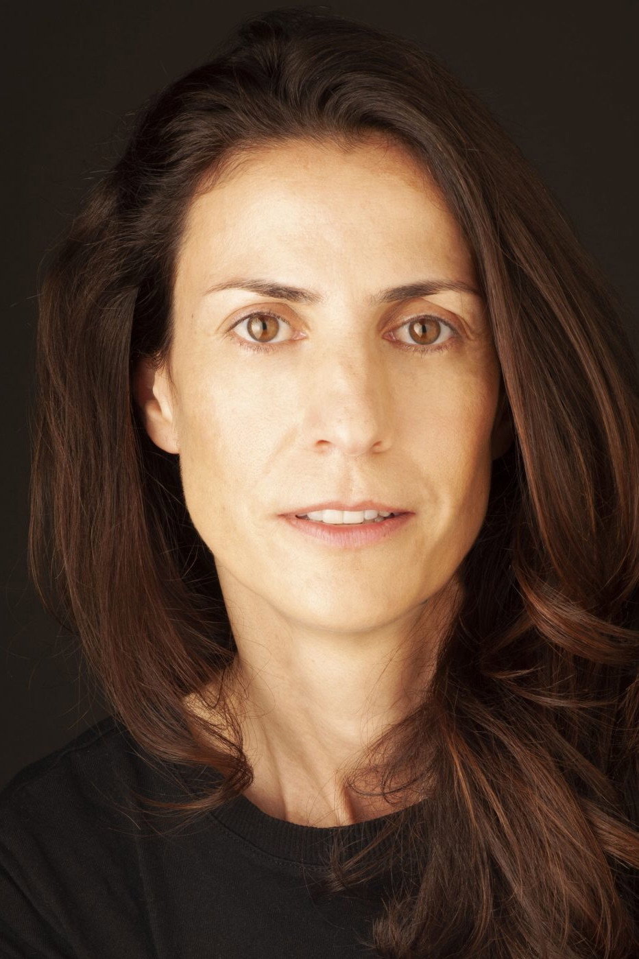 Isabel Abreu as Sara in 37