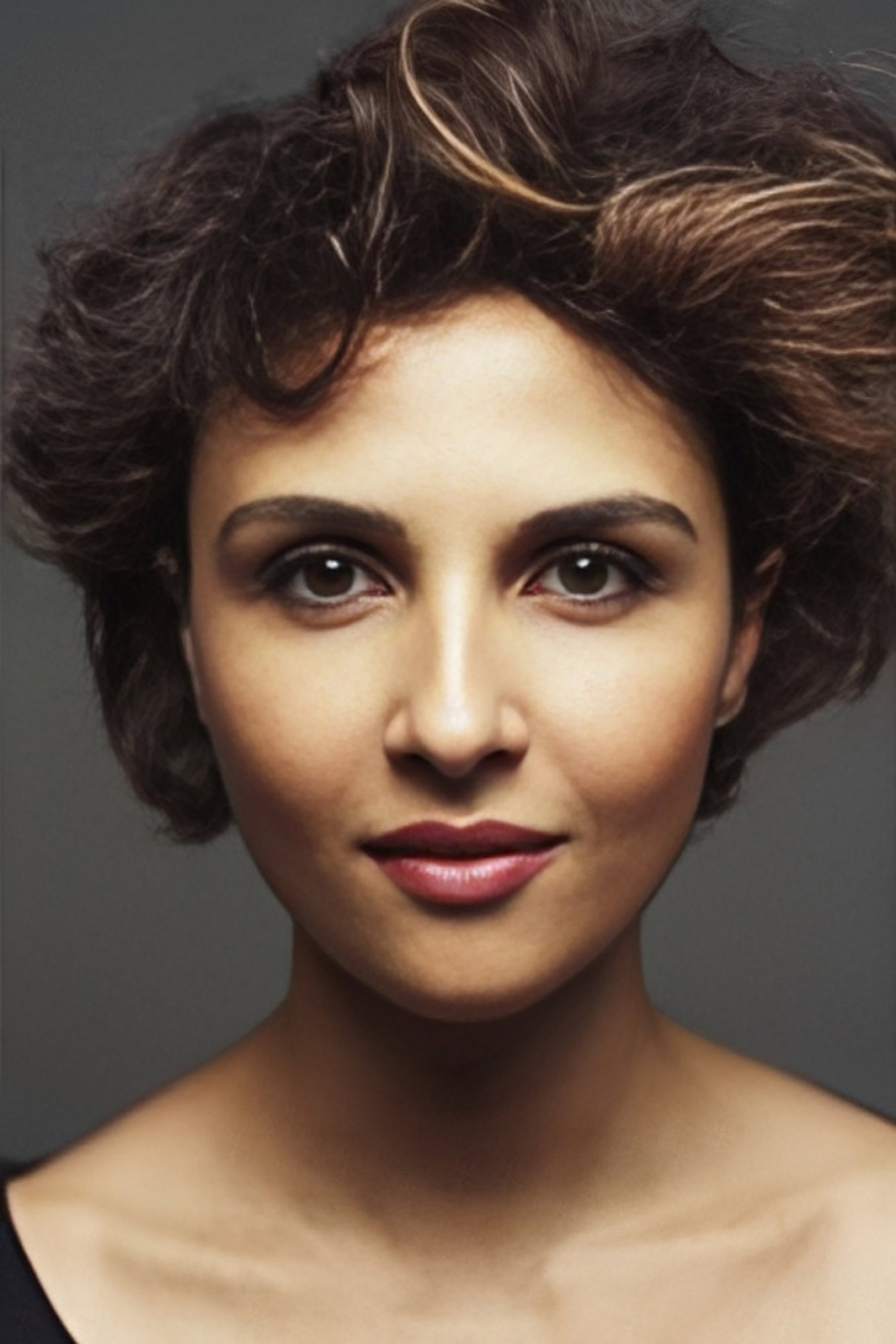 Maryam Hassouni as Dunya El-Beneni in Dunya & Desie