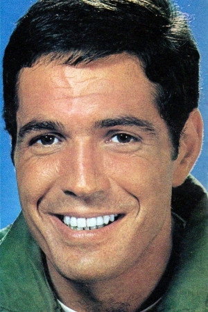 Jacques Santi as Alex, tipster in Les gros malins