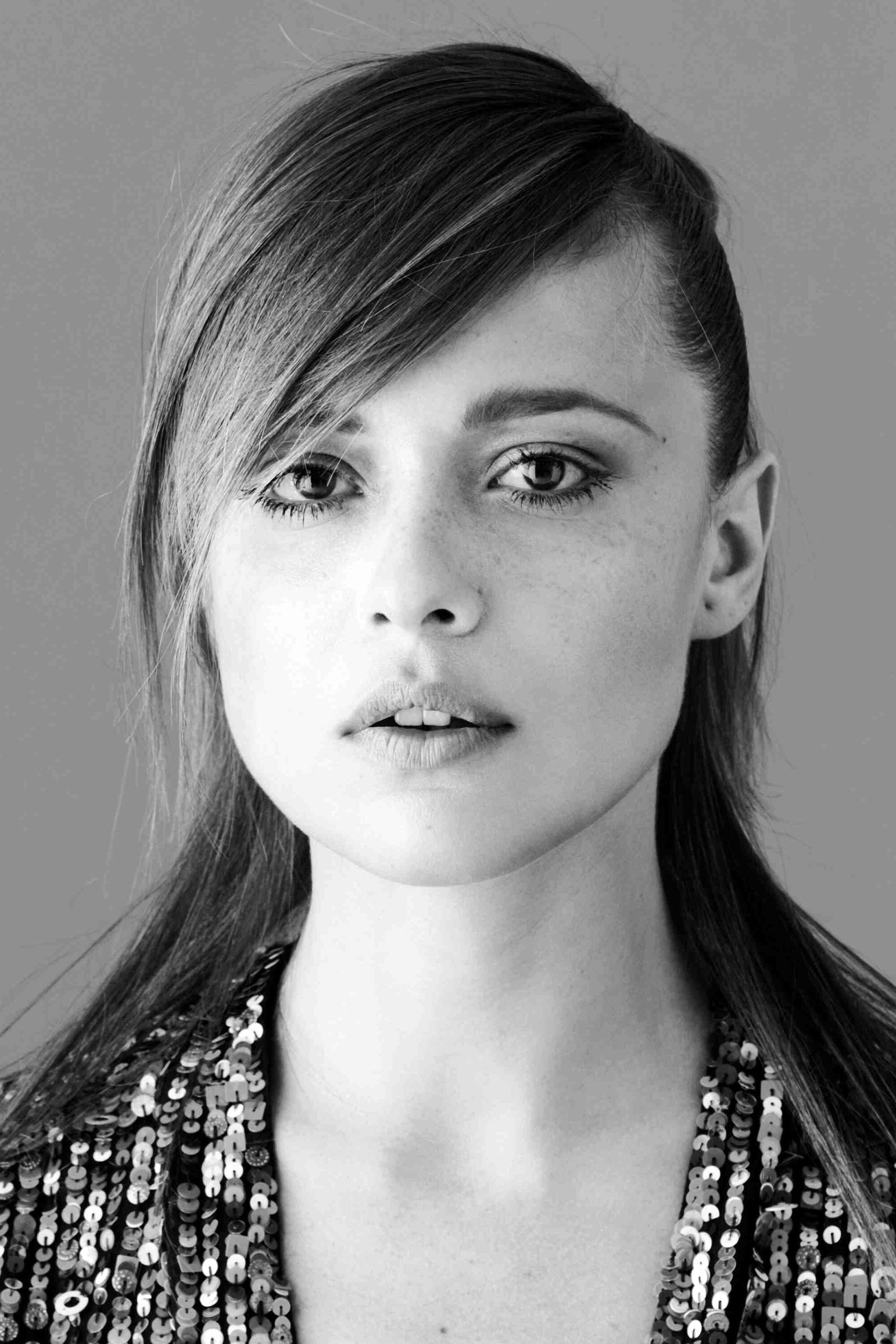 Valeria Bilello as Mara De Simone in Il clan dei camorristi
