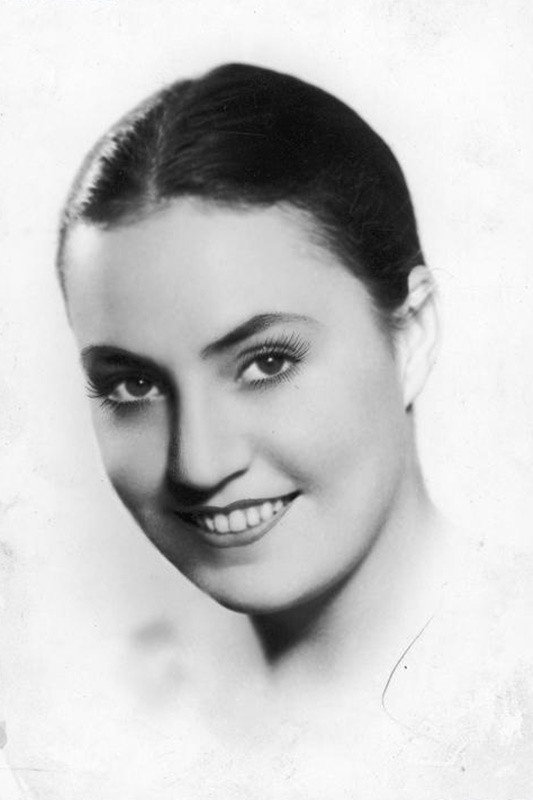 Irena Malkiewicz as Zofia - Iga's Mother in Visit of a President