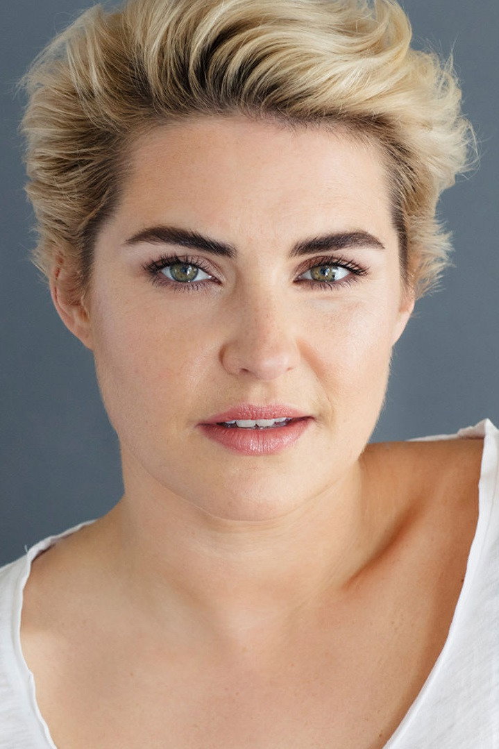 Morgana O'Reilly as Joni Grey in Playing Gracie Darling