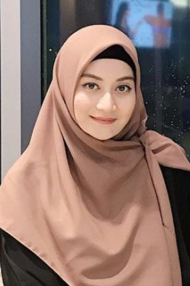 Ayu Pratiwi as Ratih in Mati Muda di Pelukan Janda