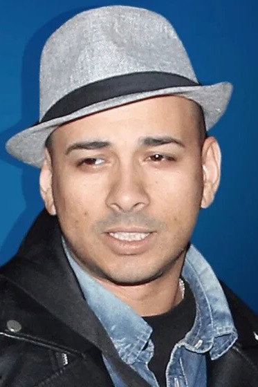 Husein Alijević as Džej Radamadanovski in Sunday