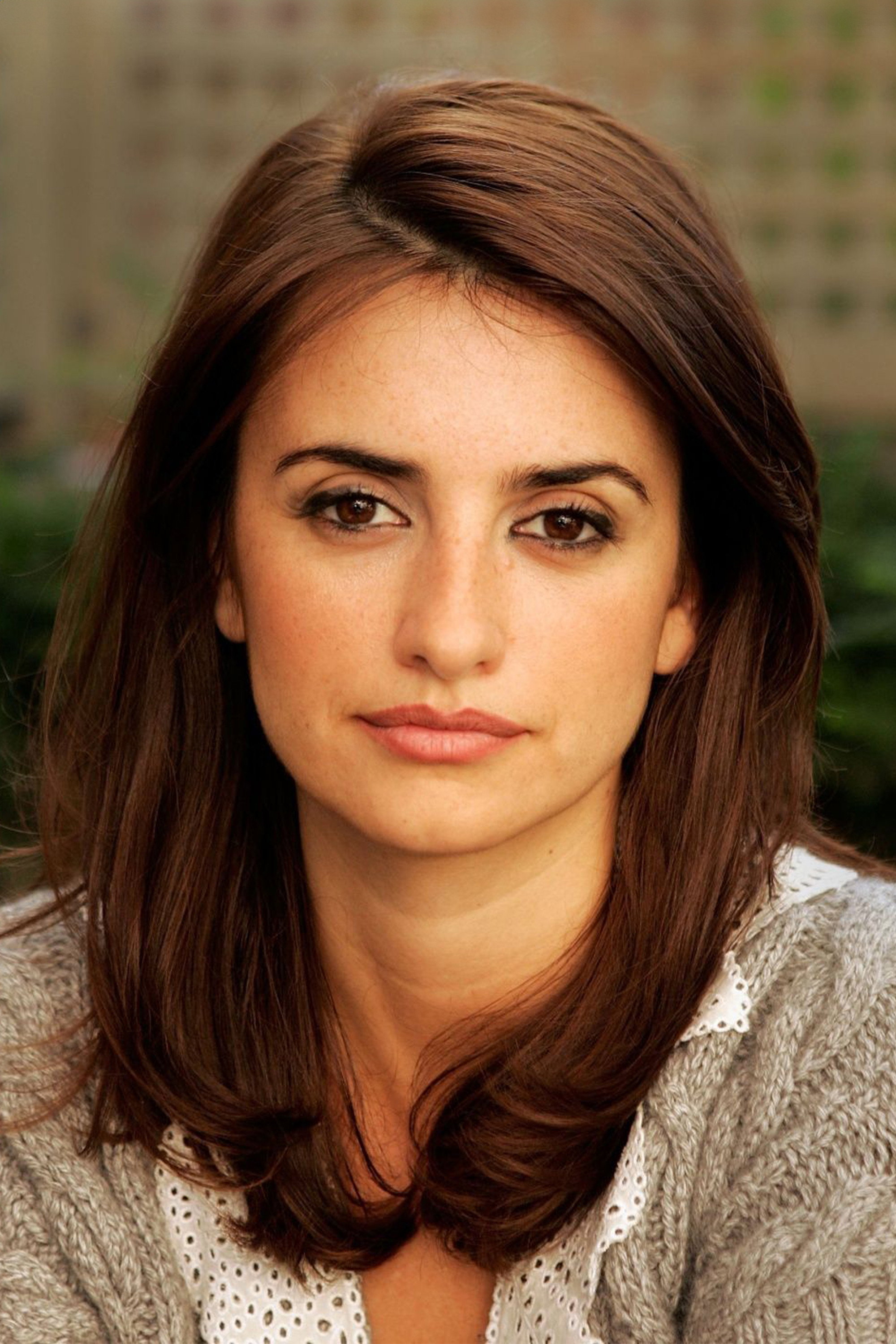 Penélope Cruz as Isabel Plaza Caballero in Carne trémula