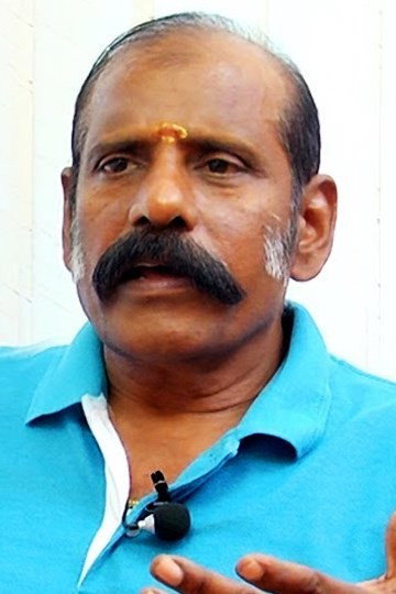 Azhagu as Anbu's Father in Malaikottai
