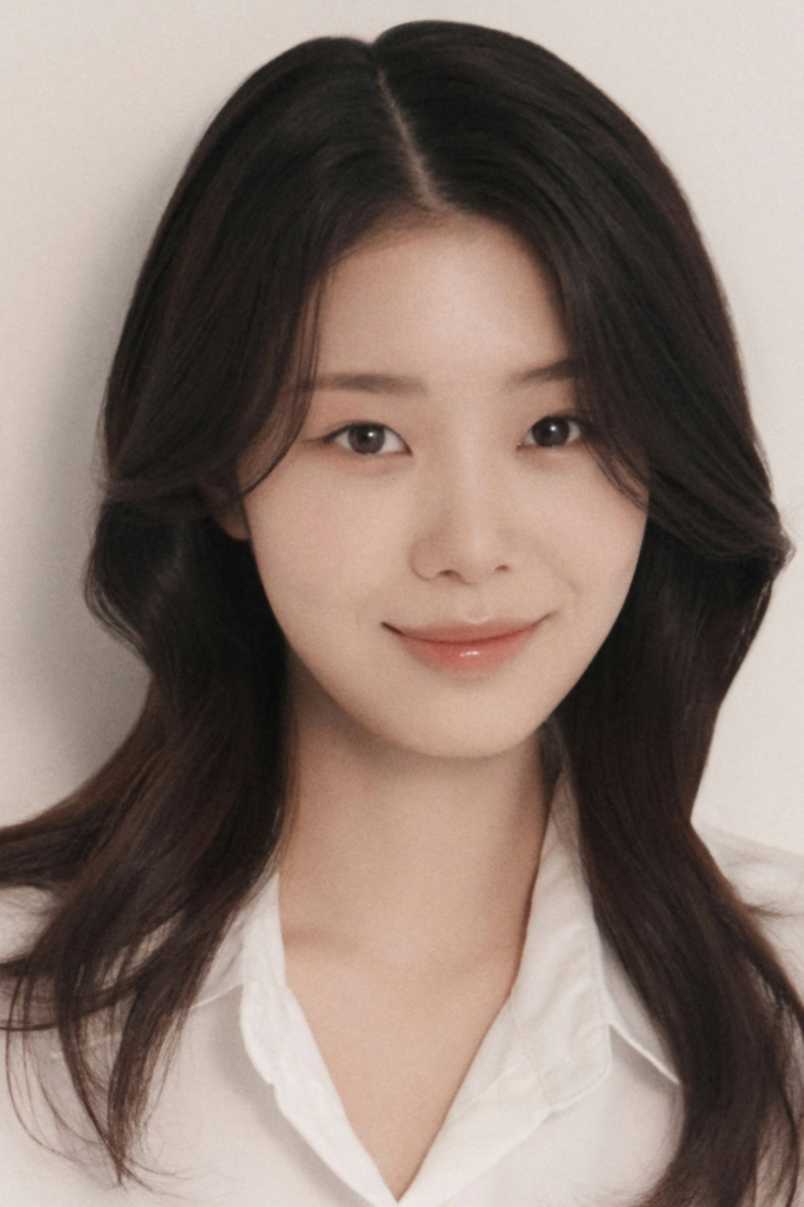 Han Chae-rin as Won Ri-on in Sisters at War