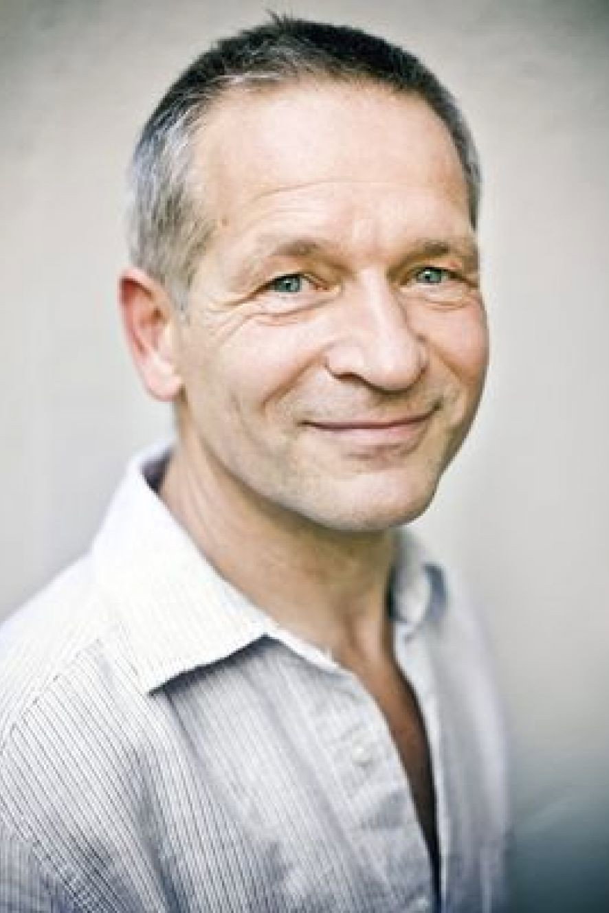 Gunnar Helm as Daniel als Drache in The Dragon Daniel