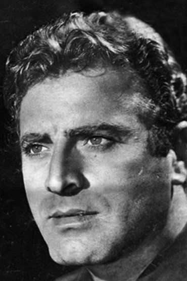 Germano Longo as un militare in Pastasciutta nel deserto