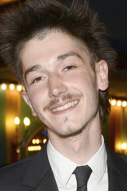 François Deblock as Bertrand in Dad Friend