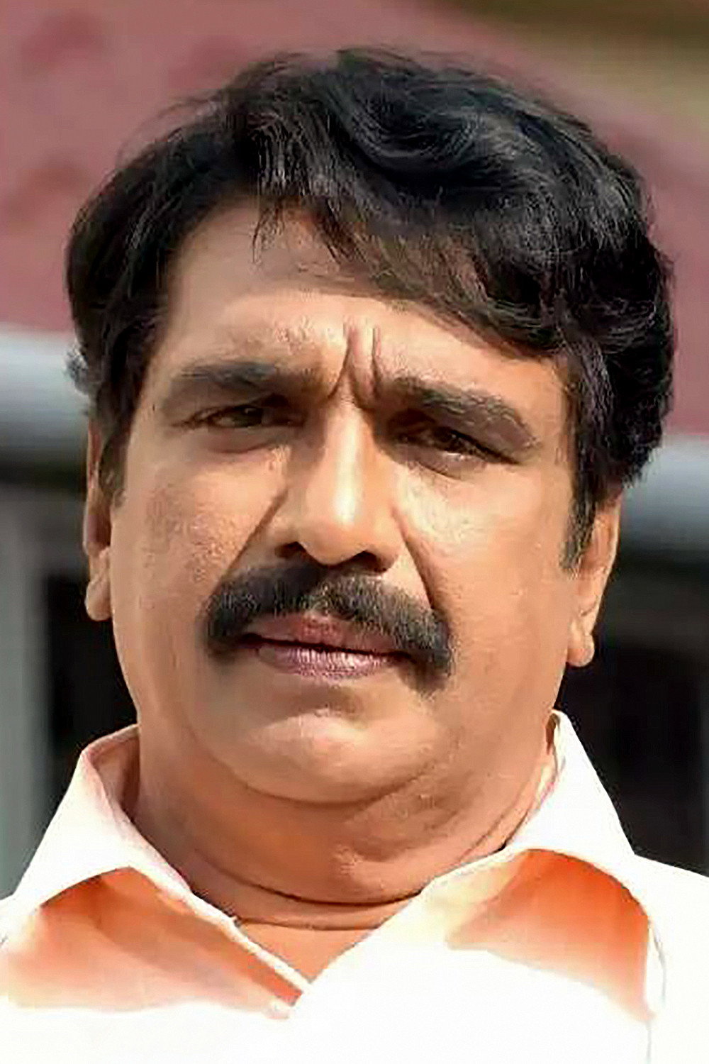 Cochin Haneefa as Kumaran in Chakkara Muthu