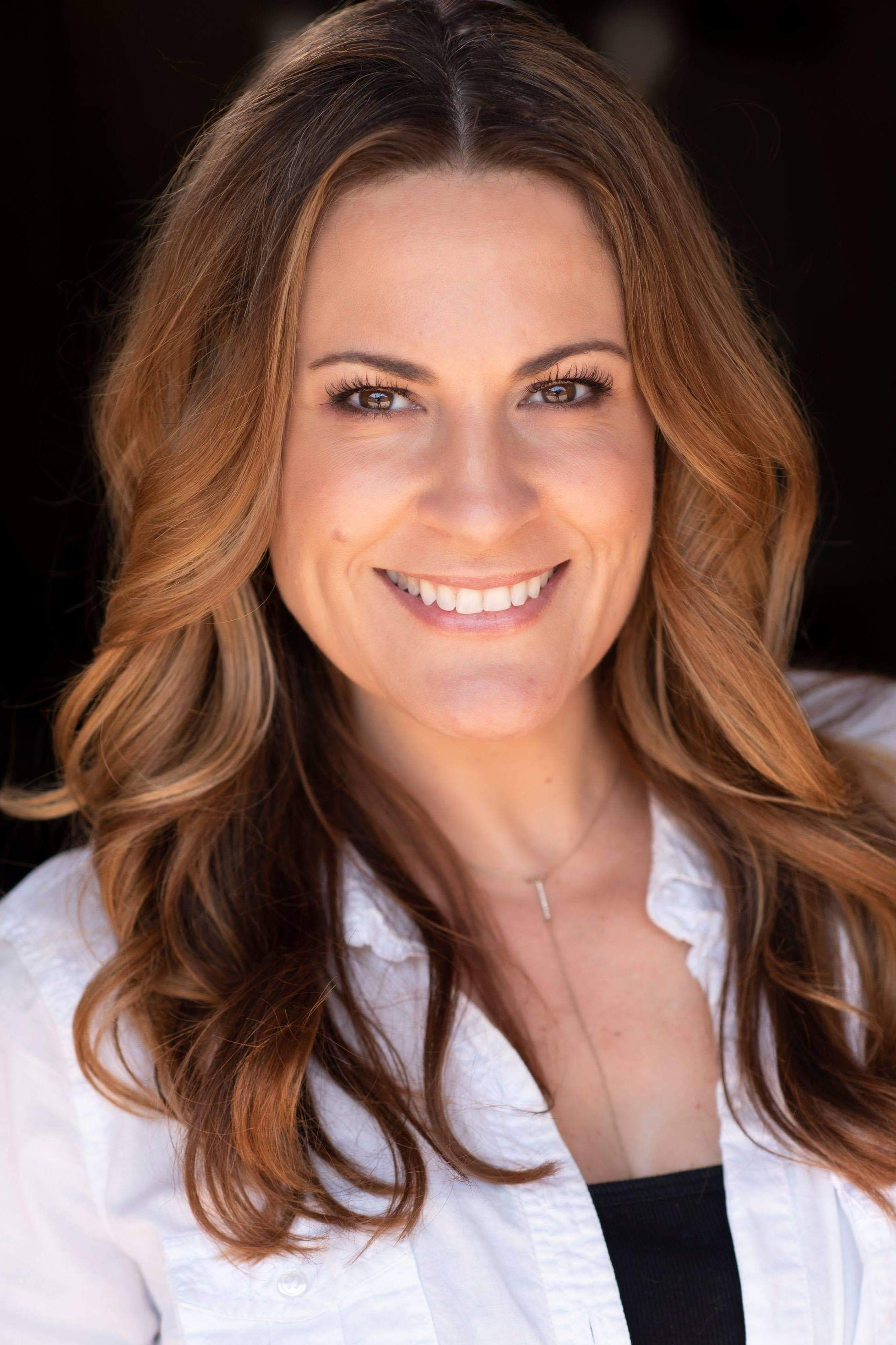 Tori Glawe Osborn as Linda Flannigan in The Deadbeats