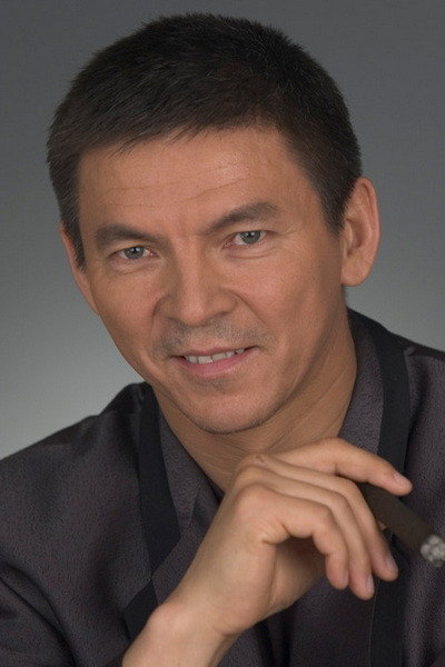 Yerik Zholzhaksynov as Burunduk Khan (adult) in Dawn of the Great Steppe