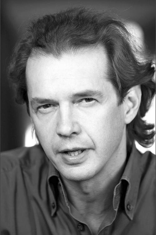 Giovanni Crippa as il duca di Caprarola in State buoni se potete