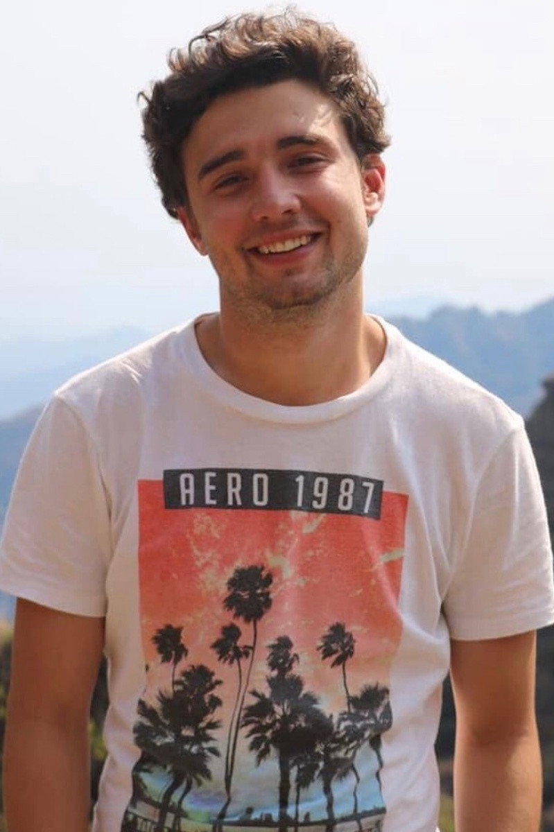 Luis Fernando Schivy as Javier in Hasta encontrarte