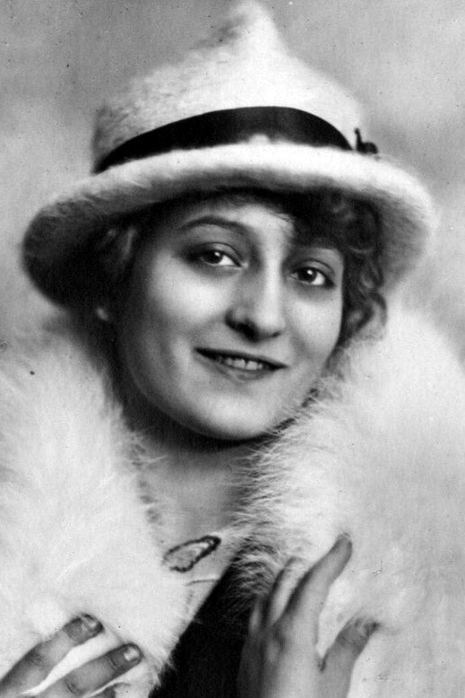 Eva May as Giulietta in Paganini