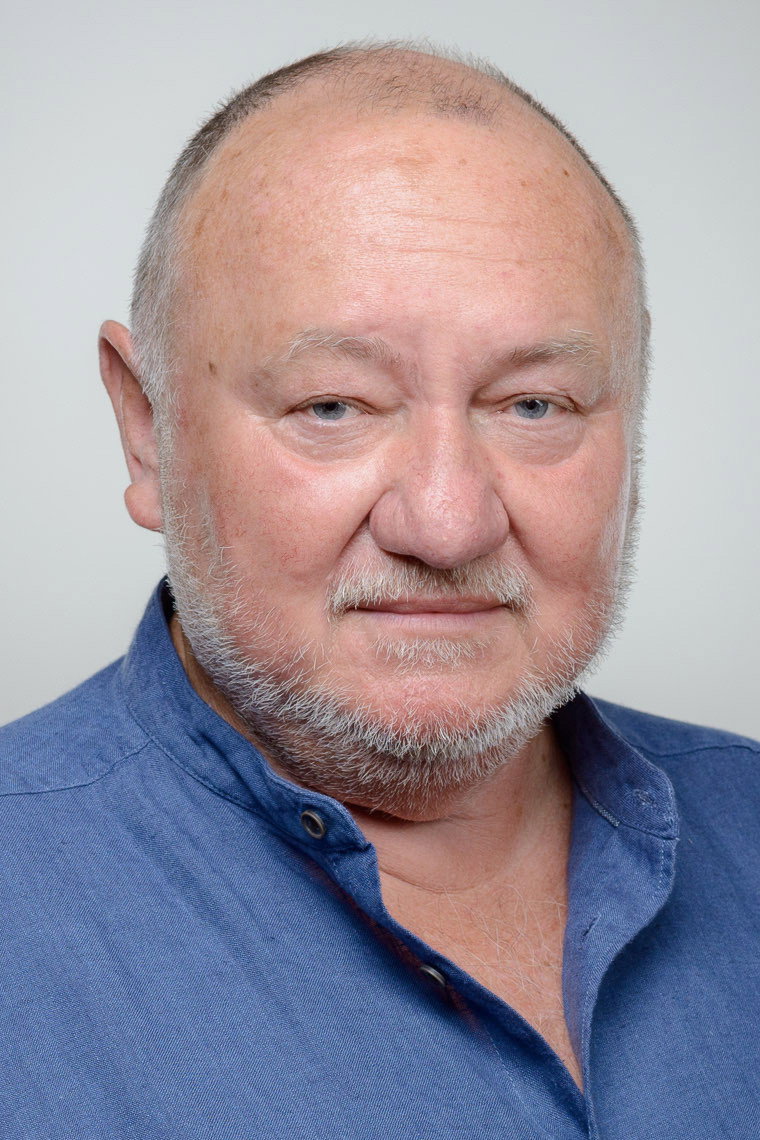 Vítězslav Jandák as Kapitán Ořech in Černí baroni