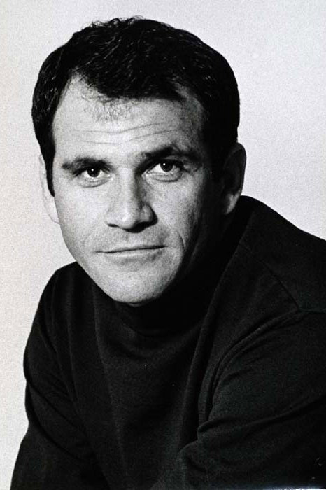 Andy Romano as Frank Richards in Friends