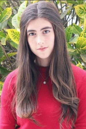 Matilde León as Luna Seminario in Papá En Apuros