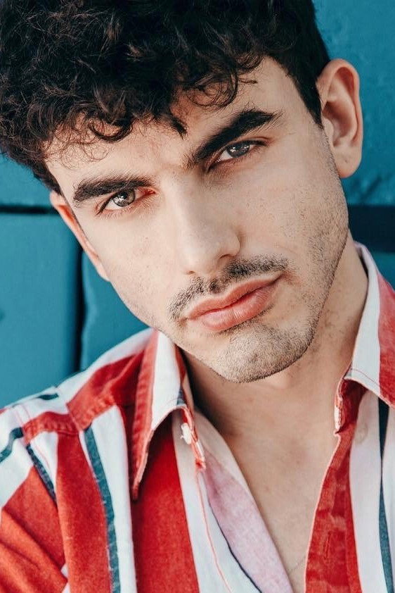 Santiago Talledo as Max De La Torre in Chica Vampiro