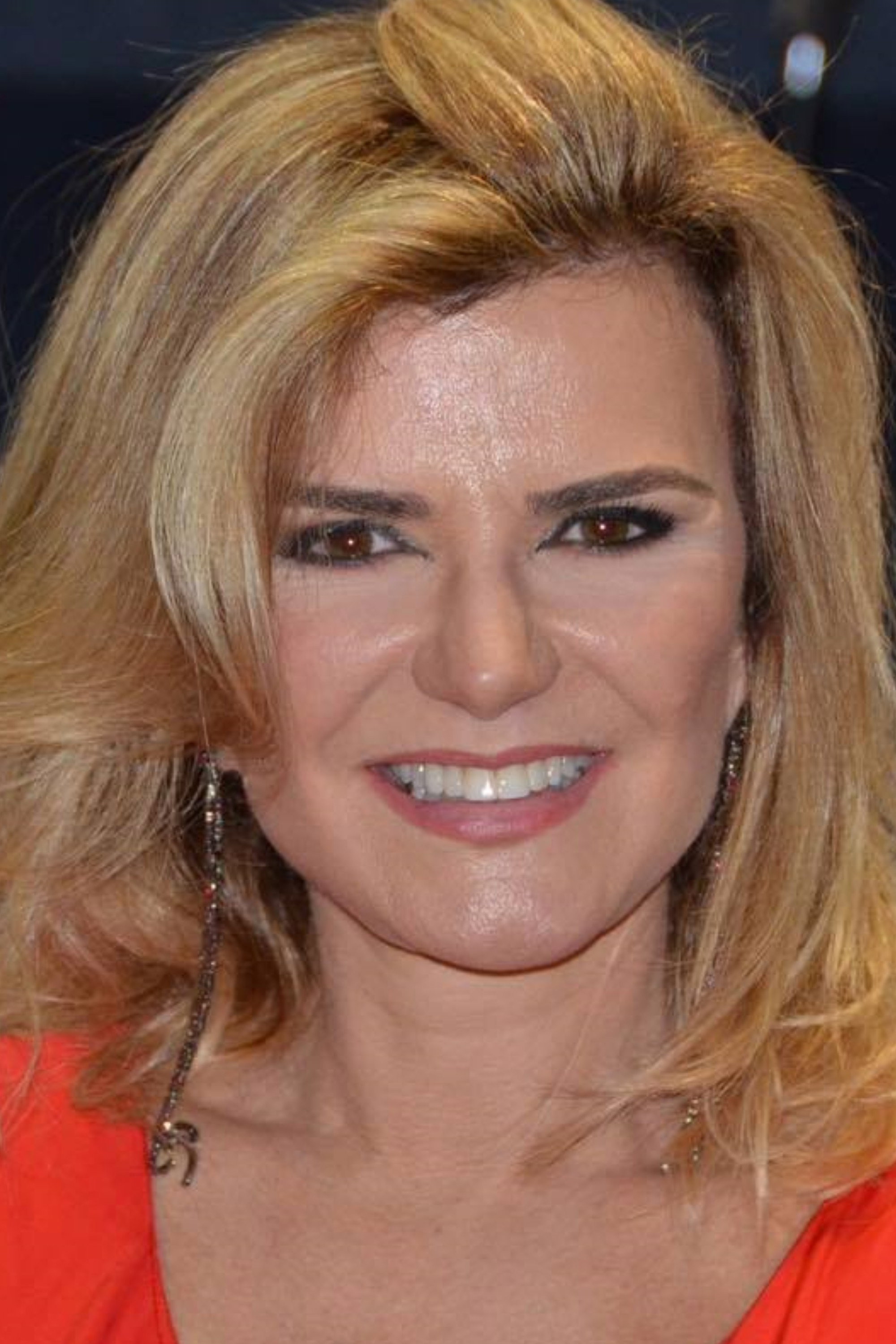 Lenita Medina as Corretora de imóveis in Cafuné