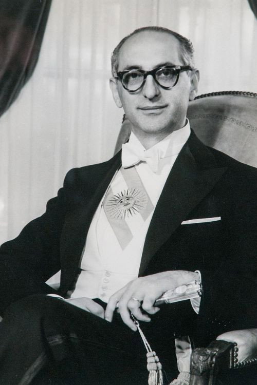 Arturo Frondizi as Material de archivo in A Movie Man