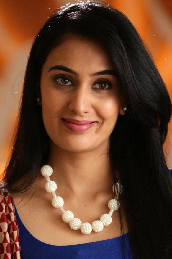 Sai Lokur as Anjali in Kis Kisko Pyaar Karoon