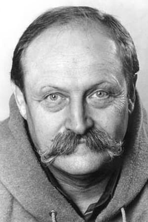 Tomasz Grochoczyński as Leon Chrobak in Wcześnie urodzony