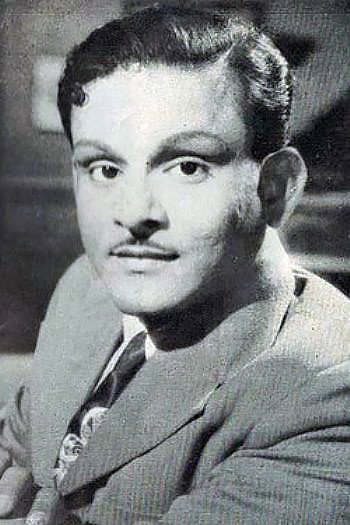 T. R. Mahalingam as Karuvur Thevar in Rajaraja Cholan