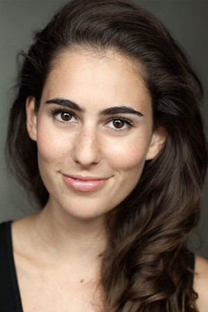 Lara Lemon as Hannah in War of the Worlds : The Attack