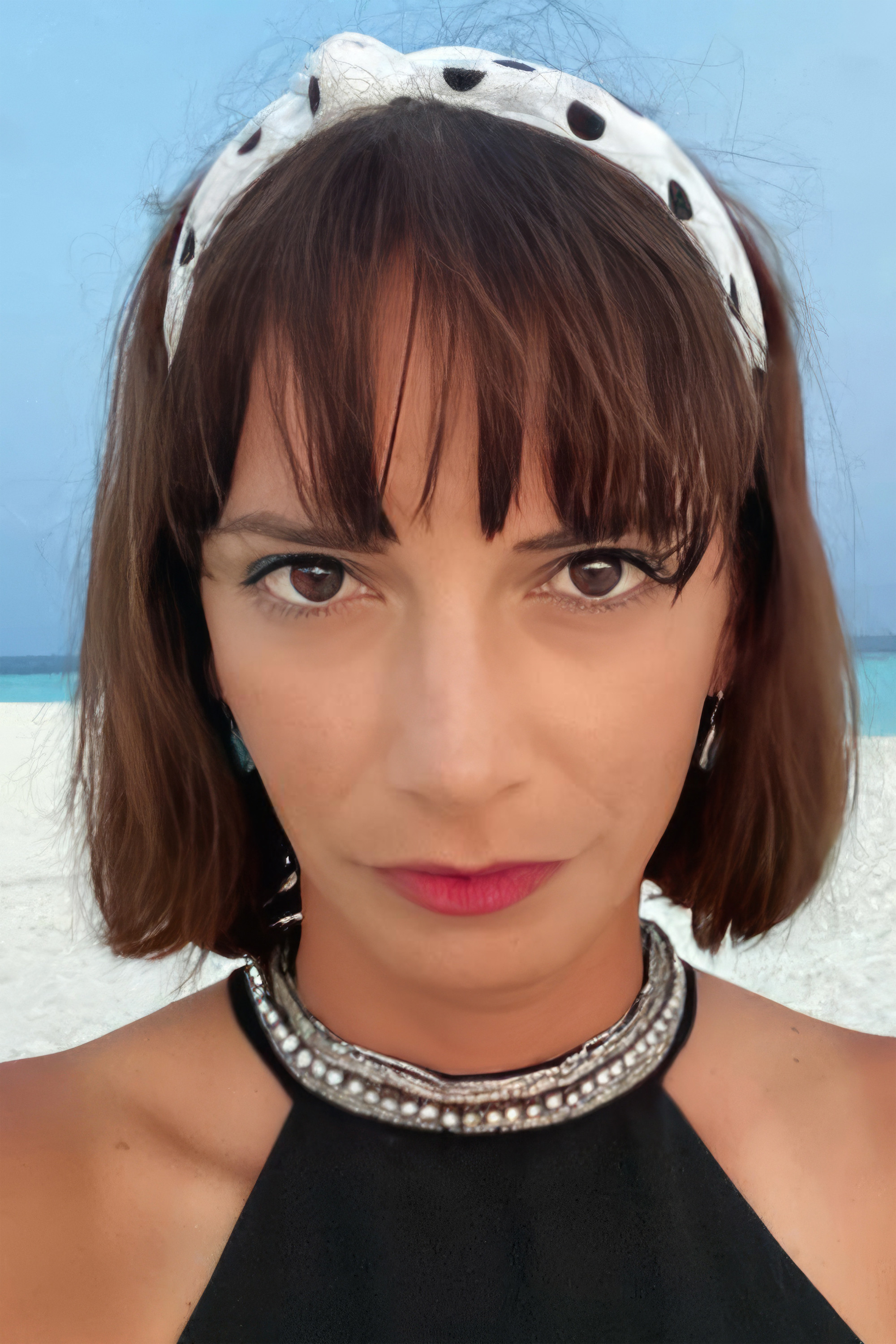 Dorota Nvotová as Ema in Girlie
