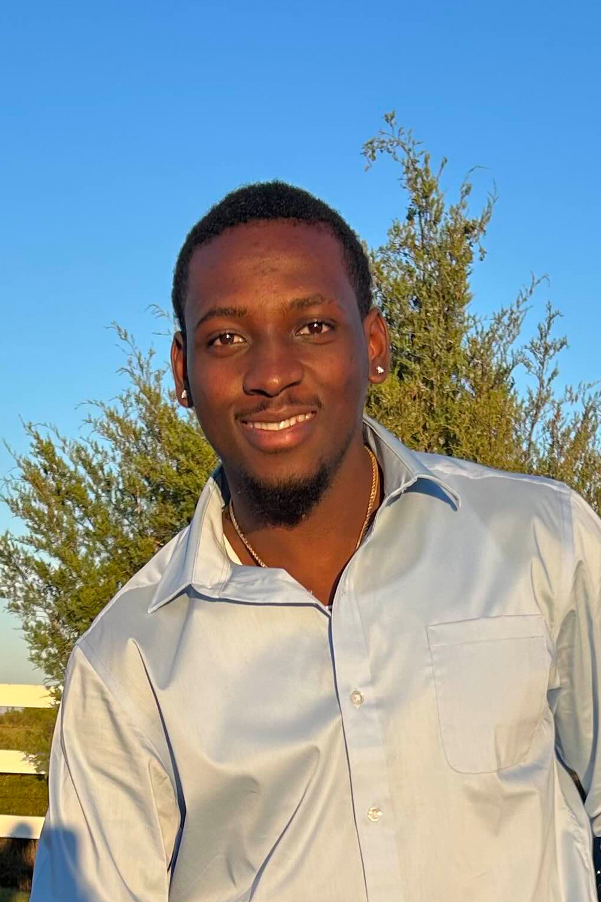 Kimani Simmonds as Pat in Los Vaqueros