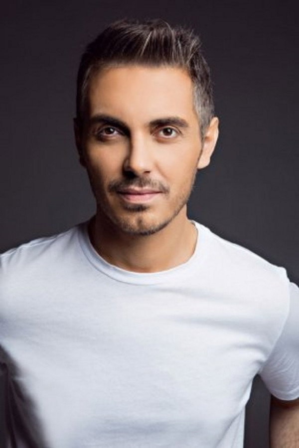 Μιχάλης Χατζηγιάννης as Guest in Mega Star