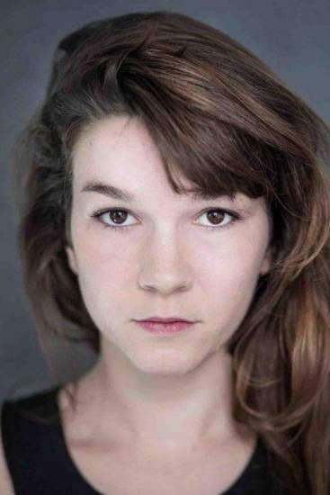 Laurie Lévêque as Emilie in Trucs de gosse