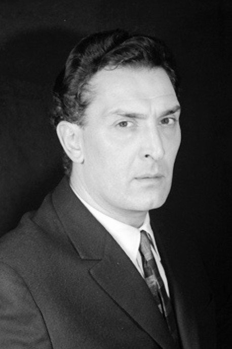 Rogério Paulo as Rui in The Crime of Aldeia Velha