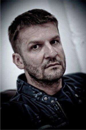 Piotr Michalski as Diler in Zero_jeden_zero