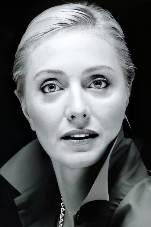 Лариса Полякова as Юлия Ивановна in Memories Without A Date