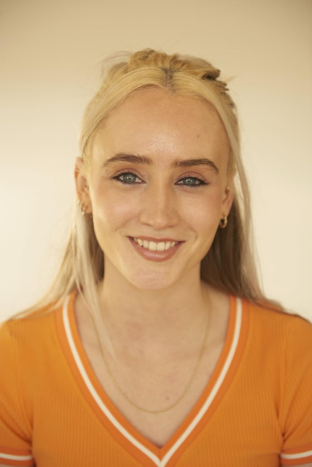Grace Gallagher as Jess Burn in Abandoned