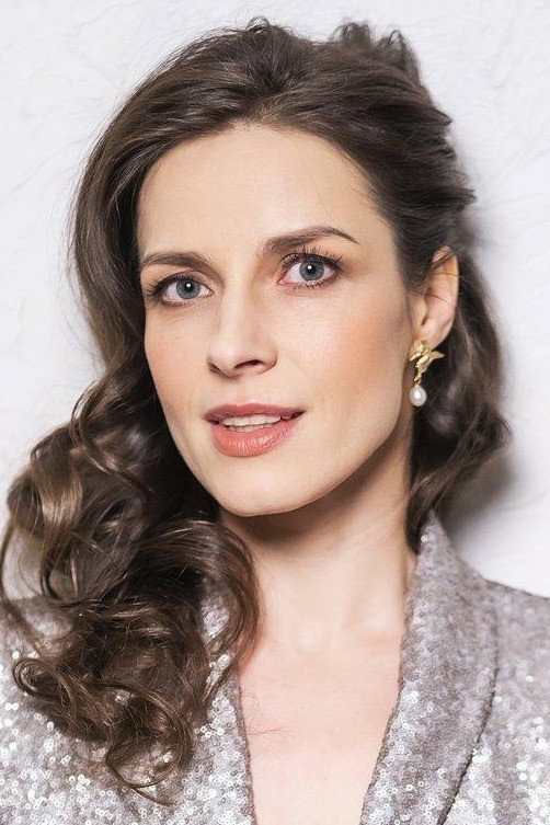 Laura Peterson-Aardam as Erna in In the Crosswind