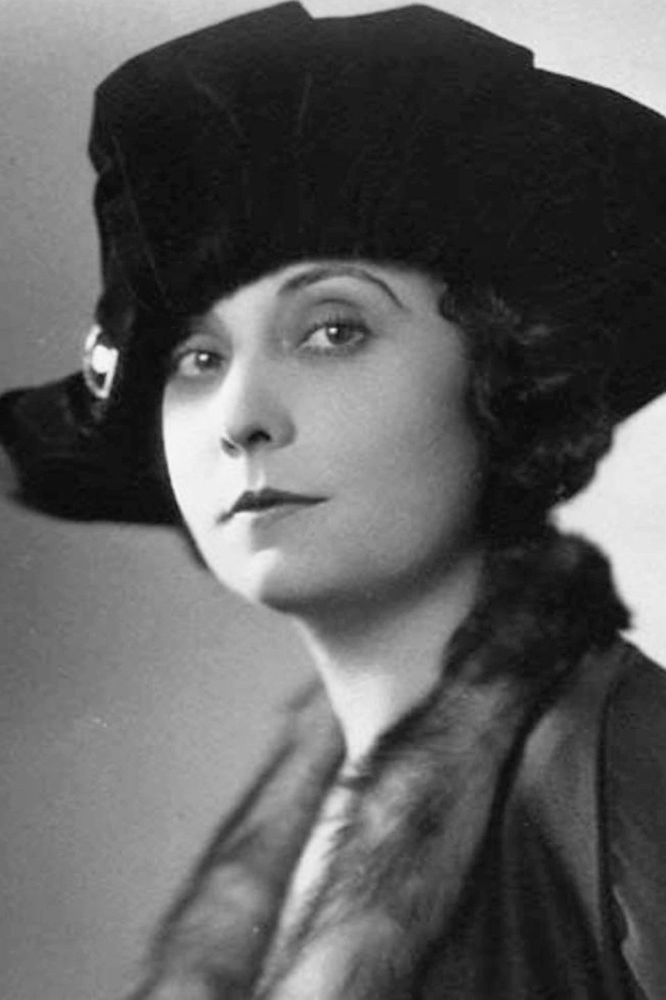 Maude George as Countess Olga Imani (as Maud George) in The Gay Lord Waring